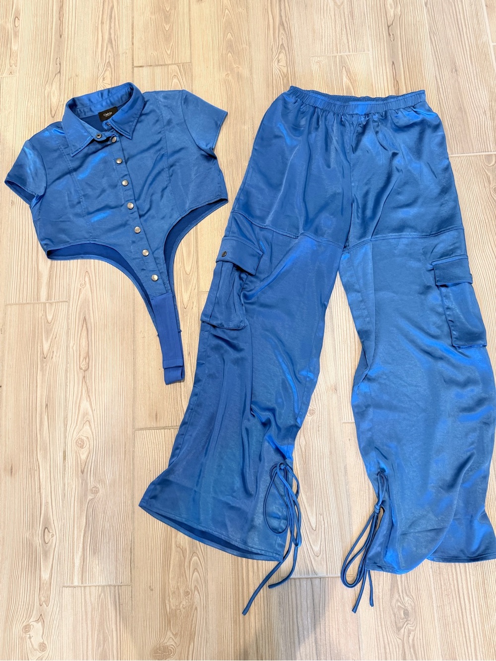 Chérie LA Blue Cargo Pants & Snap Bodysuit Set Size Large NWT